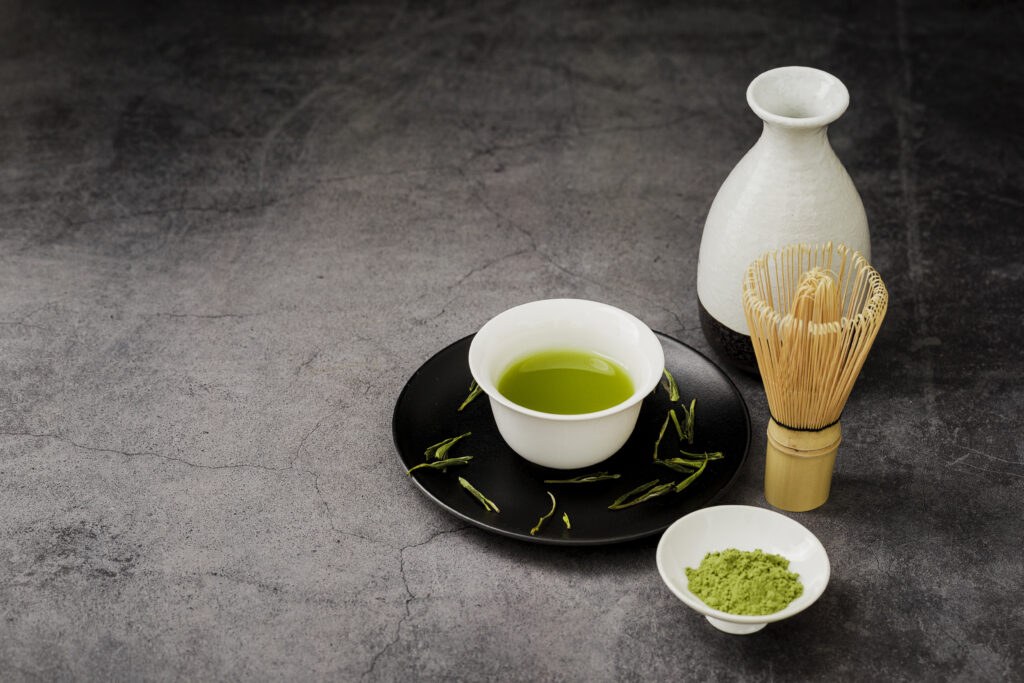 high-angle-matcha-tea-cup-plate